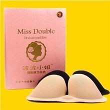 一片式无痕精油柔珠水袋文胸 闪光条纹设计与批发销售指南